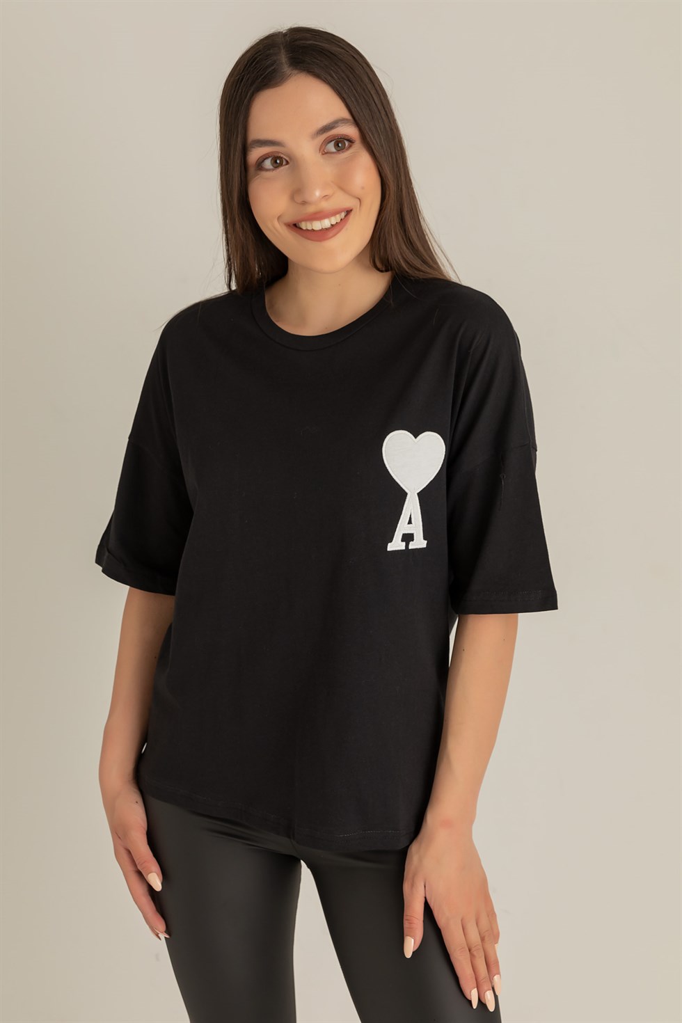 Deniz Butik Harf Nakışlı T-Shirt - SİYAH. 2