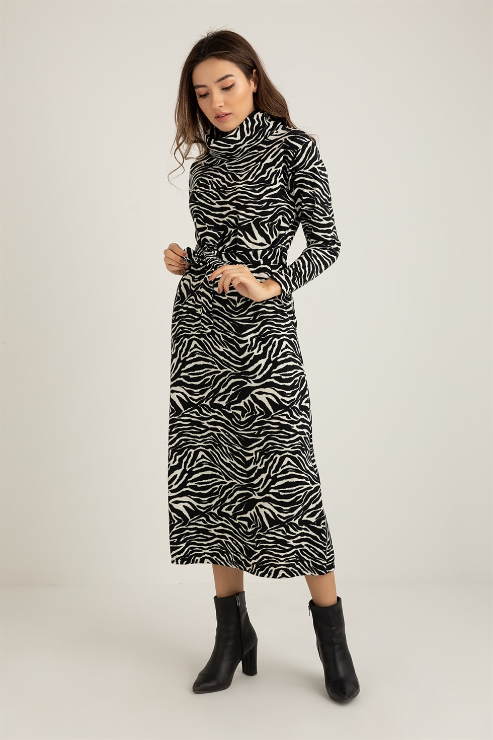 Deniz Butik Kuşaklı Zebra Desen Elbise - SİYAH. 1
