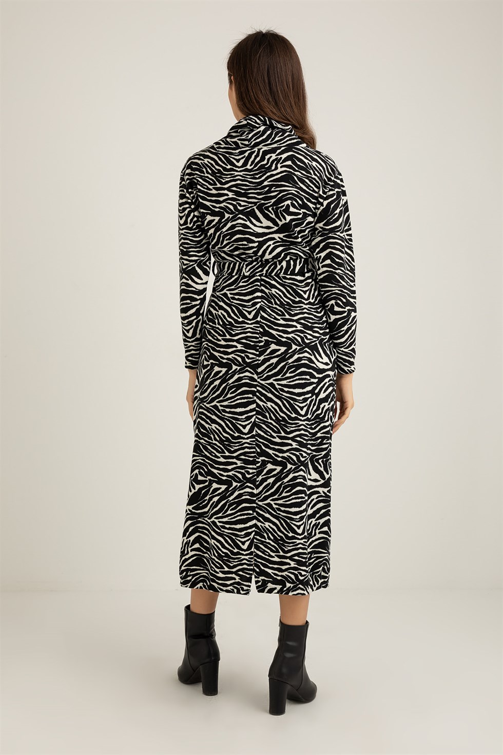 Deniz Butik Kuşaklı Zebra Desen Elbise - SİYAH. 4